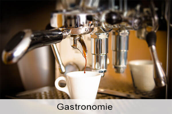 Entkalktes Filterwasser schont die Kaffeemaschine in der Gastroküche